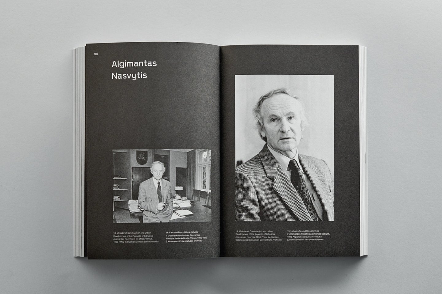 Knygos „Lietuvos architektai pasakoja apie sovietmetį: 1992 m. įrašai“ atvarte – architektas A.Nasvytis. Išleido leidykla „Lapas“.<br>  R.Daškevičiaus nuotr.
