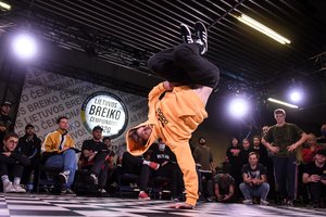 Apie olimpiadą svajojantys Lietuvos breiko šokėjai treniruojasi ir laukia pandemijos pabaigos