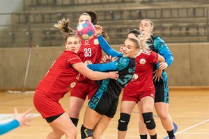 Moterų rankinio taurė: skirtingu keliu į finalą žengė žalgirietės ir garliavietės