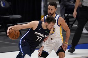NBA naktis: S. Curry pelnė 57 taškus, N. Jokičius – 50, L. Dončičius – 42
