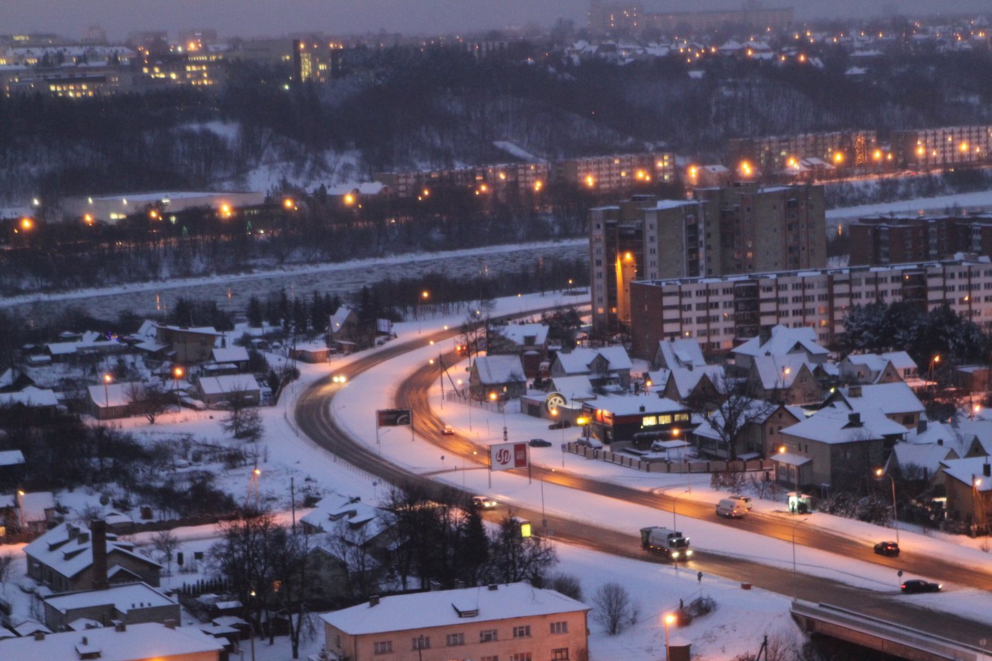 Kelininkai perspėja: yra apledėjusių ruožų.