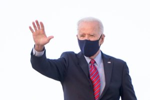 J. Bidenas: JAV vienašališkai neatšauks sankcijų Iranui