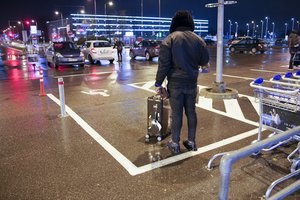 Verslas sunkiai prisivilioja darbuotojus: grįžę emigrantai nori tokių atlyginimų, kokius gaudavo užsienyje