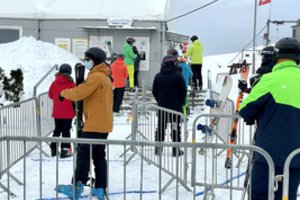 Slidinėjimo centrai: vienur bilietai šluojami, kitur – vos vienas kitas lankytojas