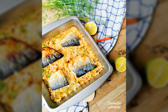 Skumbrė perlinio kuskuso patale