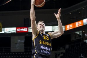 Gražiausių LKL momentų viršūnėje – „Šiaulių“ puolėjo J. Furmanavičiaus skrydis