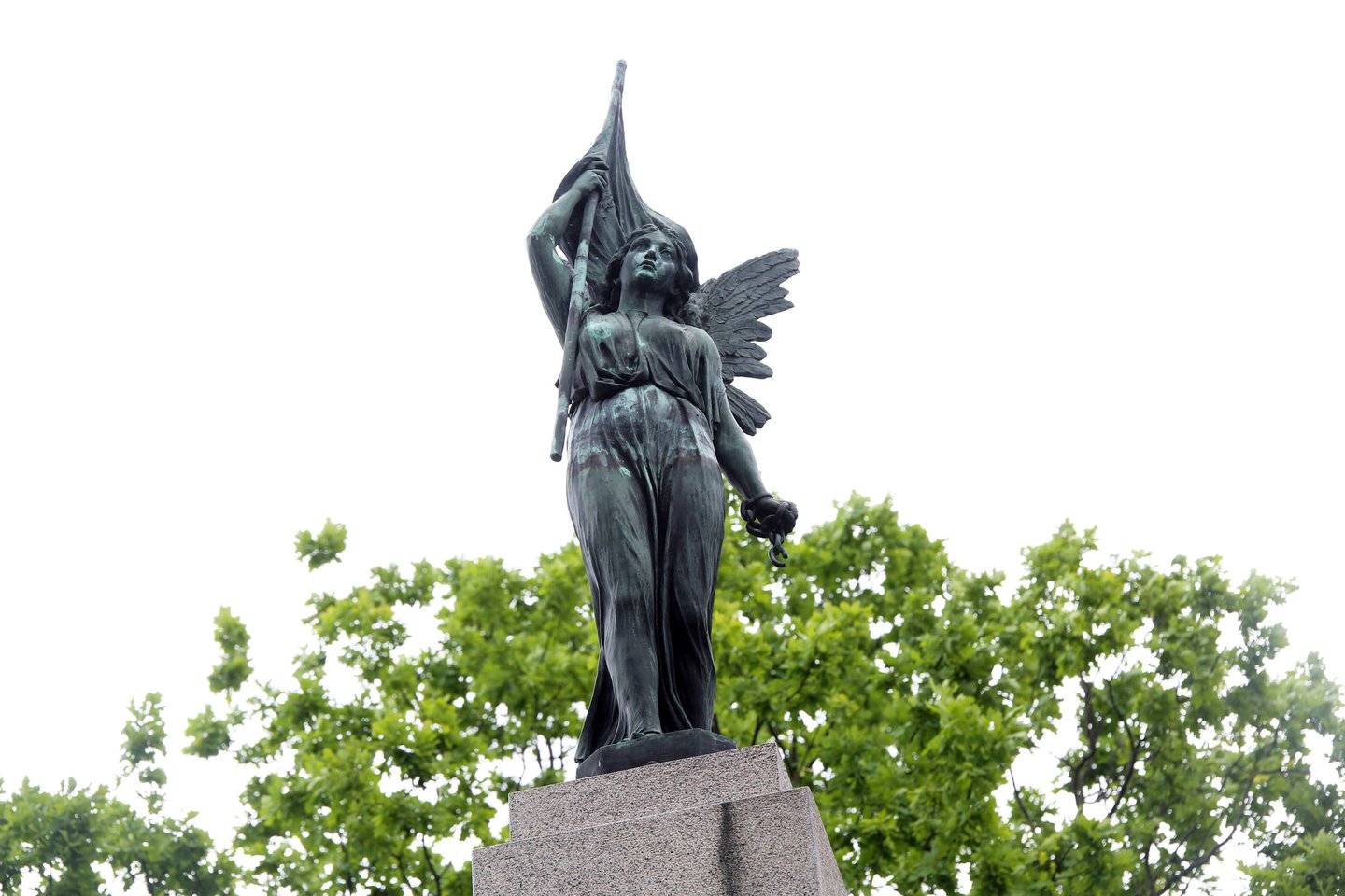 1989 m. Kaune pašventinas atstatytas Juozo Zikaro paminklas „Laisvė“.<br>M.Patašiaus nuotr.