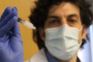 Eksperimentinis antivirusinis vaistas gali žymiai pagreitinti gijimą nuo COVID-19