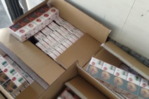 Muitininkai sulaikė du kontrabandos pilnus vilkikus su 2 mln. eurų vertės rūkalais