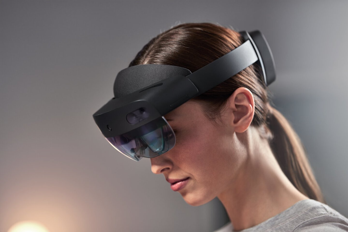   Chirurgai virtualiai bendradarbiavo naudodami „Microsoft HoloLens 2“ technologiją.