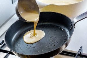 Kepdami blynus nedarykite šių klaidų: štai dėl ko jie neiškyla, būna sprangūs ar lyg guminiai