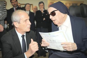 Koronavirusą įveikusi seniausia Europos gyventoja mirties nebijo ir šiandien švenčia 117-ąjį gimtadienį