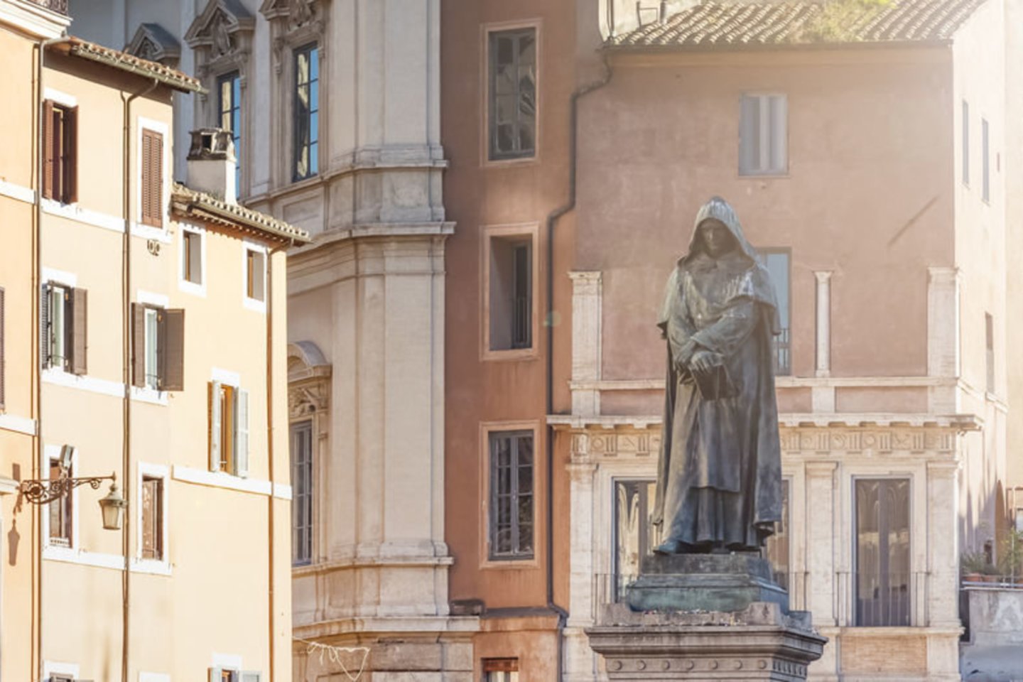 1600 m. Romoje sudegintas vienas žymiausių Renesanso filosofų Giordano Bruno (apie 52 m.).<br>123rf