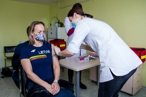 Su geriausiais šalies sportininkais nuo koronaviruso pasiskiepijusi S. Krupeckaitė: „Ne tas jausmas, kai saulėtą dieną keliesi iš lovos“
