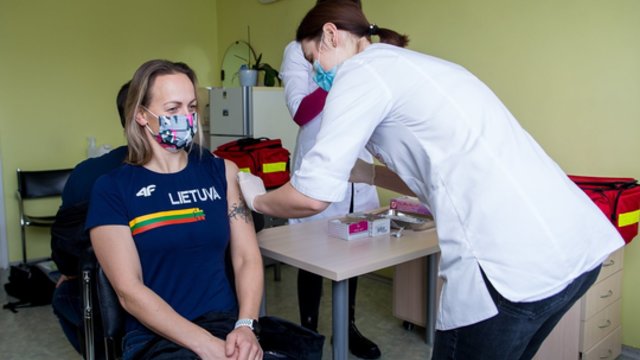 Dviratininkė S. Krupeckaitė po vakcinacijos entuziazmu netryško: į COVID-19 skiepus žiūri atsargiai