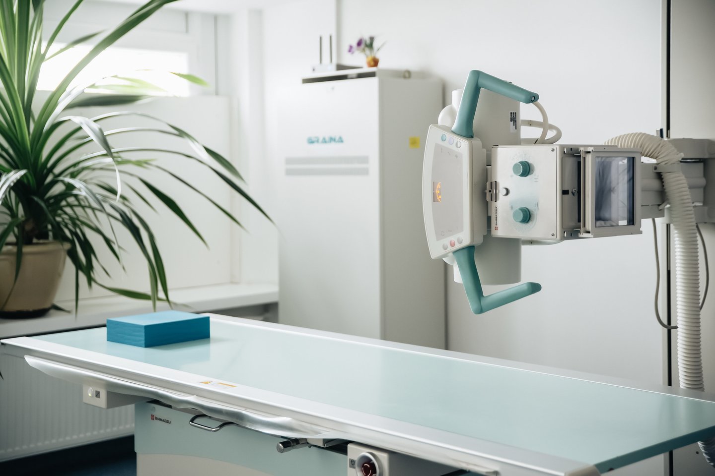 Antakalnio poliklinika informuoja, kad jau pradėjo teikti radiologinės diagnostikos paslaugas karščiuojantiems pacientams. <br>Pranešimo spaudai nuotr.