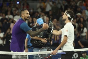 Pergalę „Australian Open“ jau matęs N. Kyrgiosas jos nešventė – laimėjimą išplėšė D. Thiemas