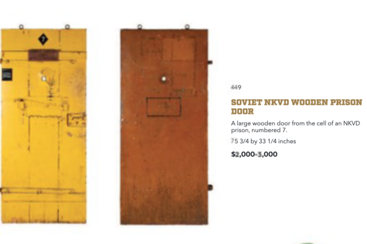  Didelės medinės durys iš NKVD kalėjimo su 7 numeriu.<br> „Julien Auctions“ nuotr.