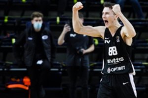 Keičiasi vienas iš KMT snaiperių konkurso dalyvių