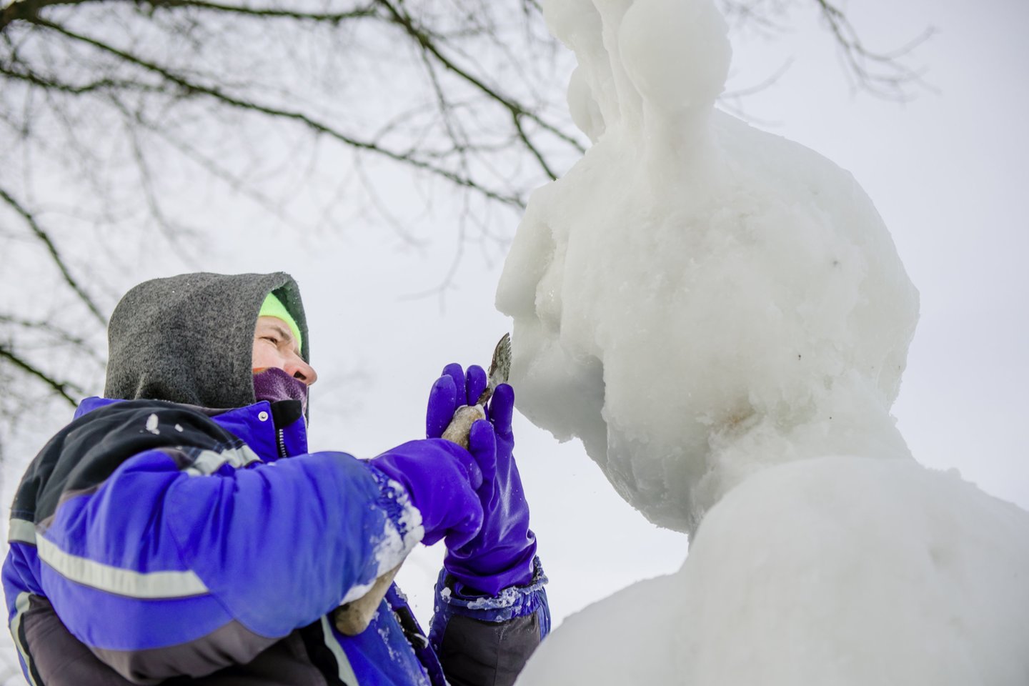  Vilnius pasipuošė Užgavėnėms: pastatyta sniego skulptūra – Užgavėnių Morė Koronė.<br> D.Putino nuotr.