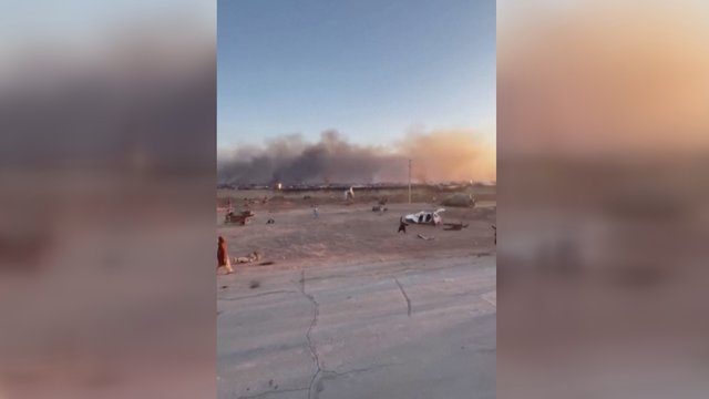 Užfiksavo gaisrą Afganistano-Irano pasienyje: liepsnos sunaikino 100 benzinvežių ir naftovežių
