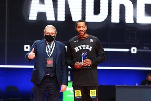 Snaiperio konkurse pagrindinis favoritas A. Milaknis metė tragiškai, jį laimėjo „Ryto“ legionierius A. Goudelockas