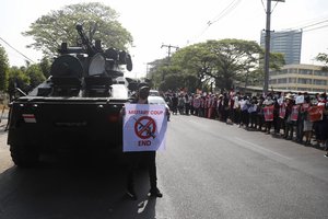 Jangono gatvėse dislokavus karius, Mianmare kilo naujų protestų