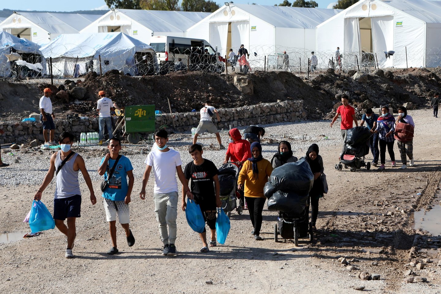 Nuo rugsėjo iki metų pabaigos 10-yje ES valstybių buvo perskirstyta ne daugiau nei 2 050 pabėgėlių, vietoj žadėtų 5 100.<br> Reuters/Scanpix nuotr.