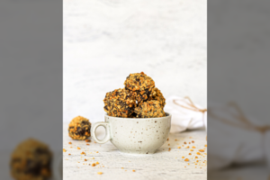 Greitai ir lengvai pagaminami saldūs „Snickers“ rutuliukai