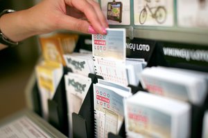 Vilnietis atsiėmė 13 milijonų eurų prizą ir papasakojo bilieto įsigijimo istoriją – tai buvo lemtis