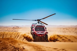 Geriausioje sausio mėnesio sporto nuotraukoje – įspūdinga Dakaro ralio akimirka