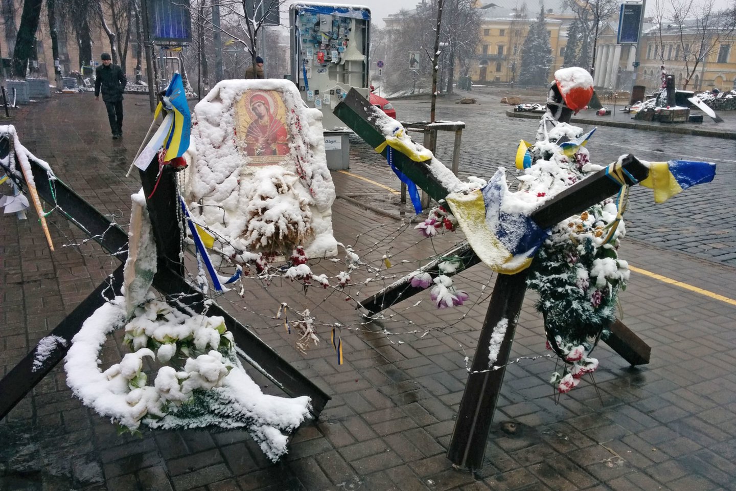 2014 m. Kijeve snaiperiams pradėjus šaudyti į Maidano protestuotojus ir per susidūrimus su riaušių policija žuvo daugiau kaip 100 žmonių – vadinamoji „Dangaus šimtinė“.<br>A.Vaitkevičiaus nuotr.