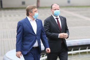 Ekspertai įvertino R. Karbauskio ir S. Skvernelio nesutarimus