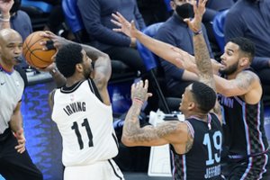 NBA naktis: K. Irvingas ir S. Curry surengė pergalingus tritaškių šou