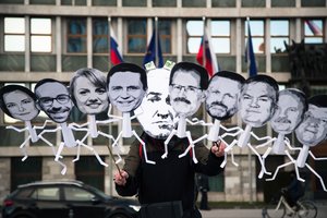 Slovėnijos centro dešinės vyriausybė atlaikė balsavimą dėl nepasitikėjimo