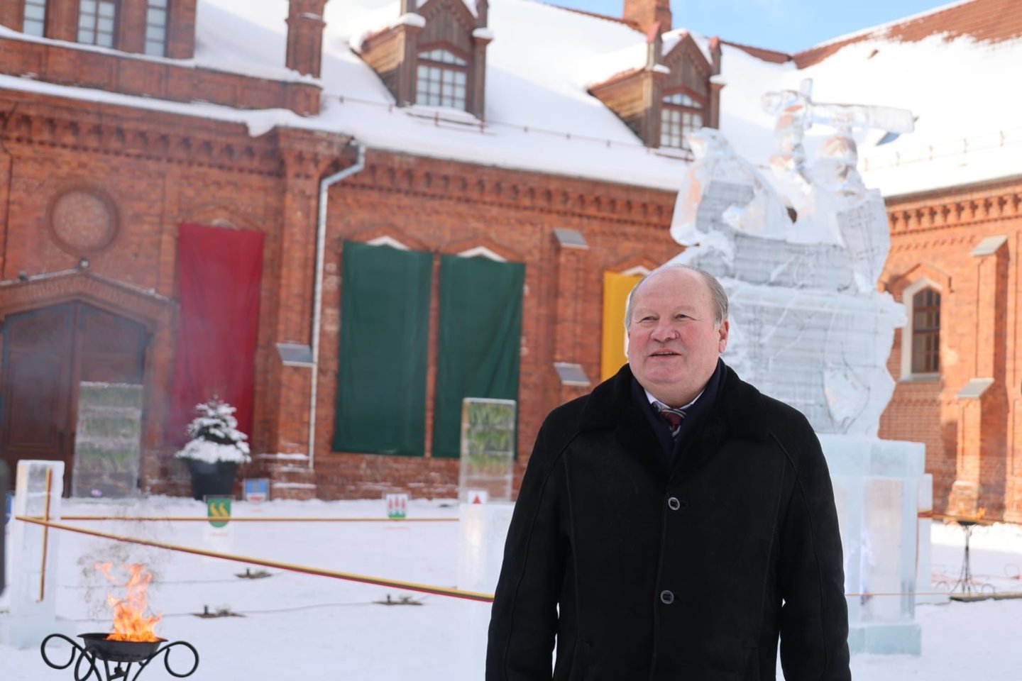 Vasario 16-osios išvakarėse Raudondvario dvaro parke iškilo 4 metrų aukščio Vyčio ledo skulptūra. <br> Kauno rajono savivaldybės nuotr.