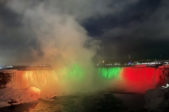 Pamatykite: Niagaros kriokliai nušvito Lietuvos trispalvės spalvomis