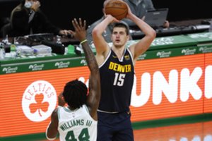 NBA naktis: įspūdingas N. Jokičiaus šou ir L. Jameso patirtis