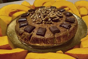 Dizainerė pasidalijo pamėgtu receptu: šokoladinis moliūgų pyragas su riešutais