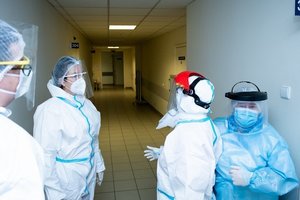 Lietuvoje nustatyti du nauji COVID-19 židiniai, izoliuota 620 didelės rizikos sąlytį turėjusių asmenų