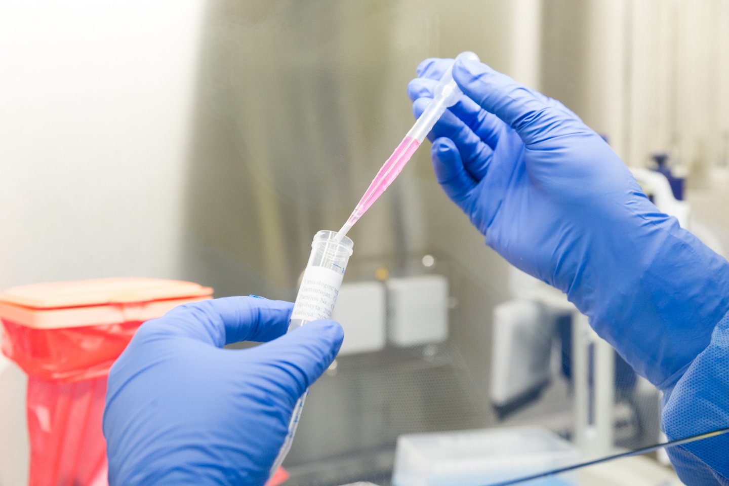 Sutartis dėl greitųjų antigenų testų pirkimo Nacionalinė visuomenės sveikatos priežiūros laboratorija (NVSPL) tikisi pasirašyti ketvirtadienį.