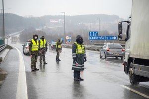 Už darbą per pandemiją Vyriausybė pareigūnams, NVO skyrė 4,8 mln. eurų