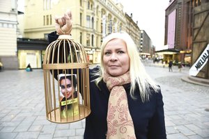 Be teismo įkalintos princesės gyvenimas auksiniame narvelyje: tapo savo tėvo įkaite