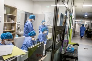 Paskelbus apie 365 naujus užsikrėtimus ir 11 mirčių aiškėja, kur užfiksuoti COVID-19 protrūkiai: pasiekė ir muitinę