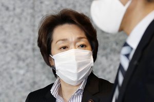 Po seksizmo skandalo – permainos: olimpiados vadove tapo buvusi ministrė S. Hashimoto