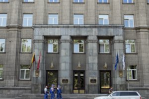 URM darbuotojų tyrimas atskleidė: karjeros laiptais kyla artimo rato asmenys