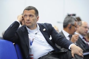 Latvija dėl komentarų apie Hitlerį nebeįsileis rusų televizijos laidų vedėjo V. Solovjovo