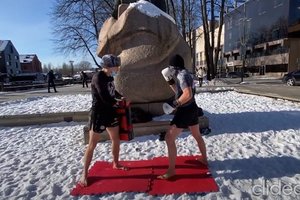 Sportininkai treniravosi po Klaipėdos mero langais