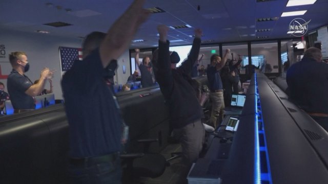 Pamatykite, kas dėjosi NASA būstinėje marsaeigiui „Perseverance“ nutūpus Marse: visi pašoko nuo kėdžių