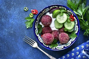 Burokėlių falafeliai ir humusas: gardu, sotu ir sveika